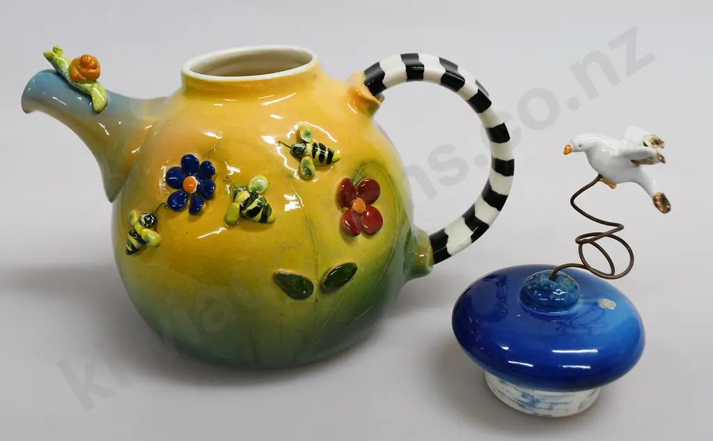 MARION MEWBURN TEAPOT Image 1++