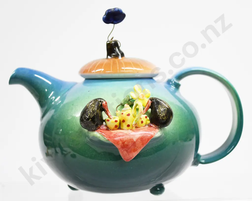 MARION MEWBURN TEAPOT Image 1++