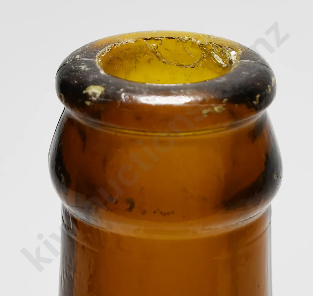 TARANAKI BREWERY & CORDIALS BEER Image 1++