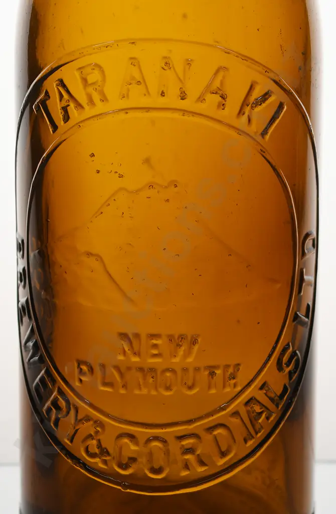 TARANAKI BREWERY & CORDIALS BEER Image 1++