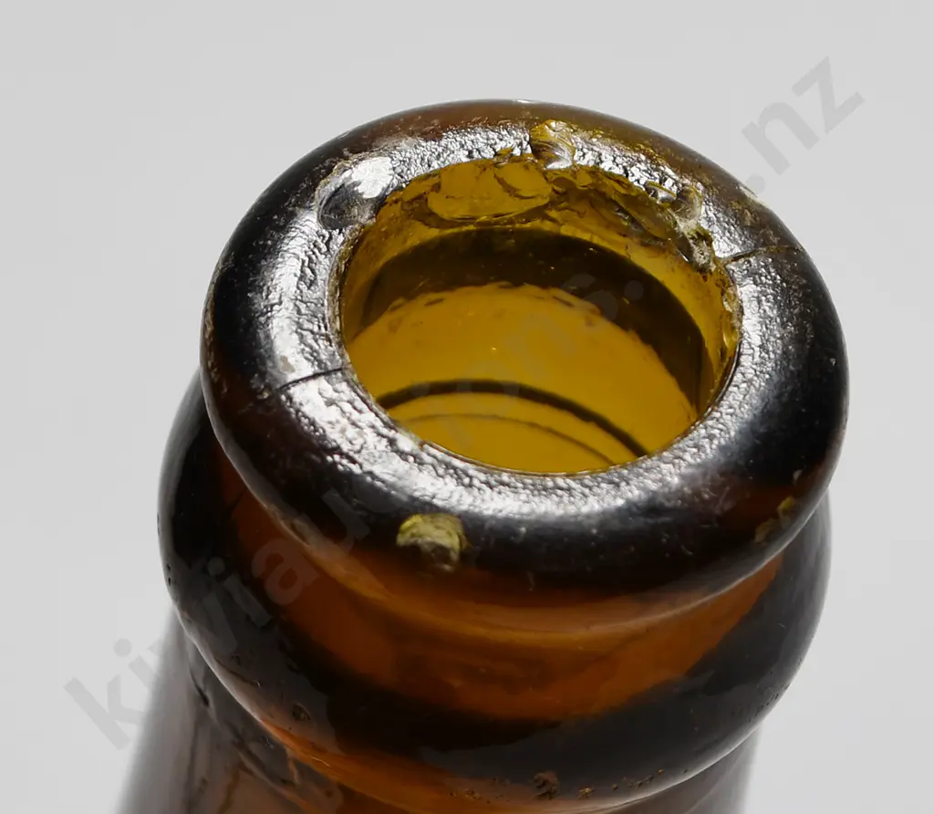 TARANAKI BREWERY & CORDIALS BEER Image 1++