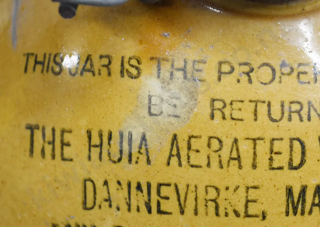 HUIA DANNEVIRKE- MASTERTON STONE JAR Image 1++