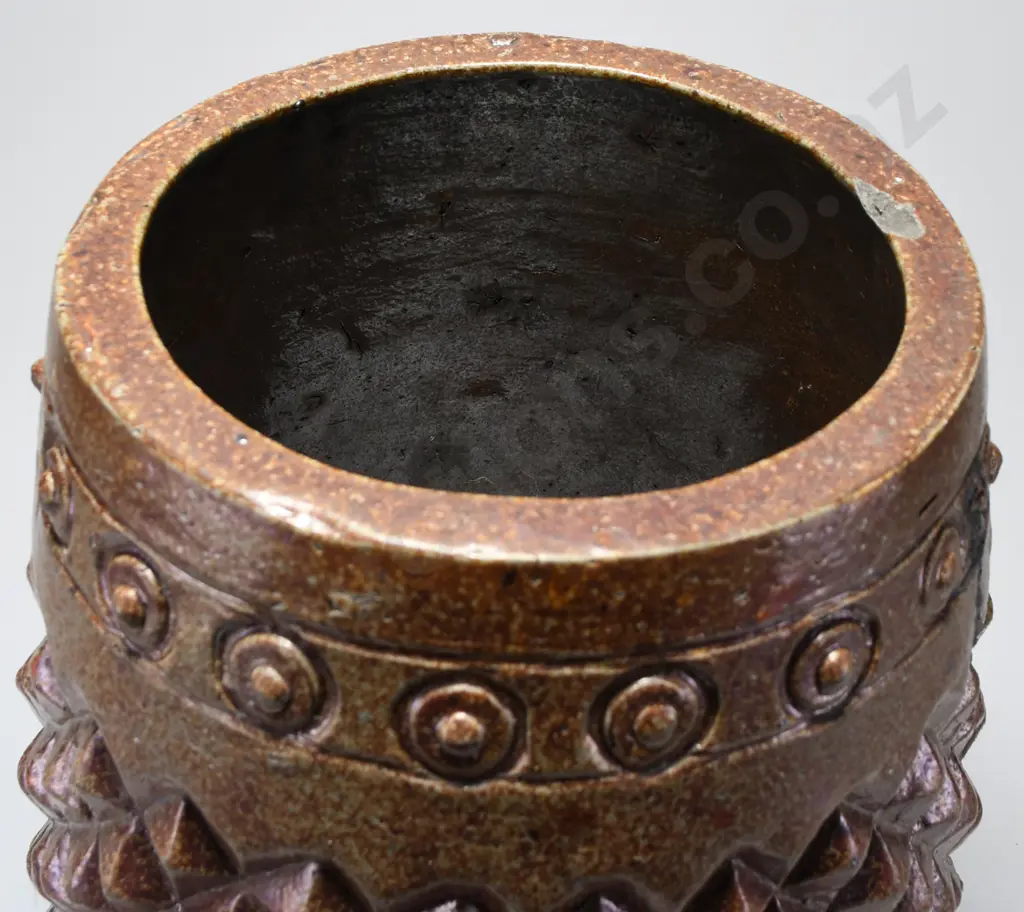LOCAL POTTERY CHIMNEY POT Image 1++