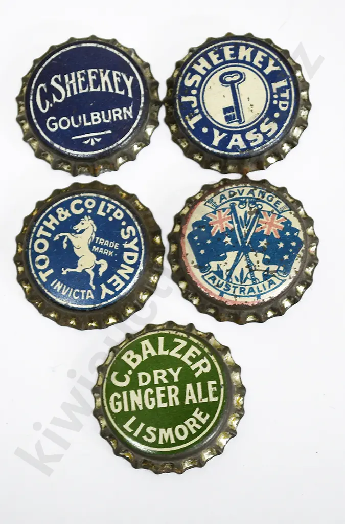 ASSORTED AUSTRALIAN SOFT DRINK, BEER BOTTLE CAPS Image 1++