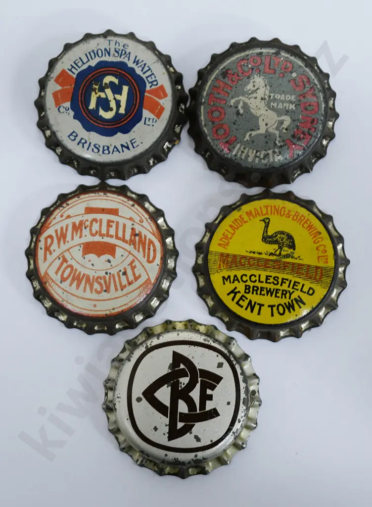 ASSORTED AUSTRALIAN SOFT DRINK, BEER BOTTLE CAPS Image 1++