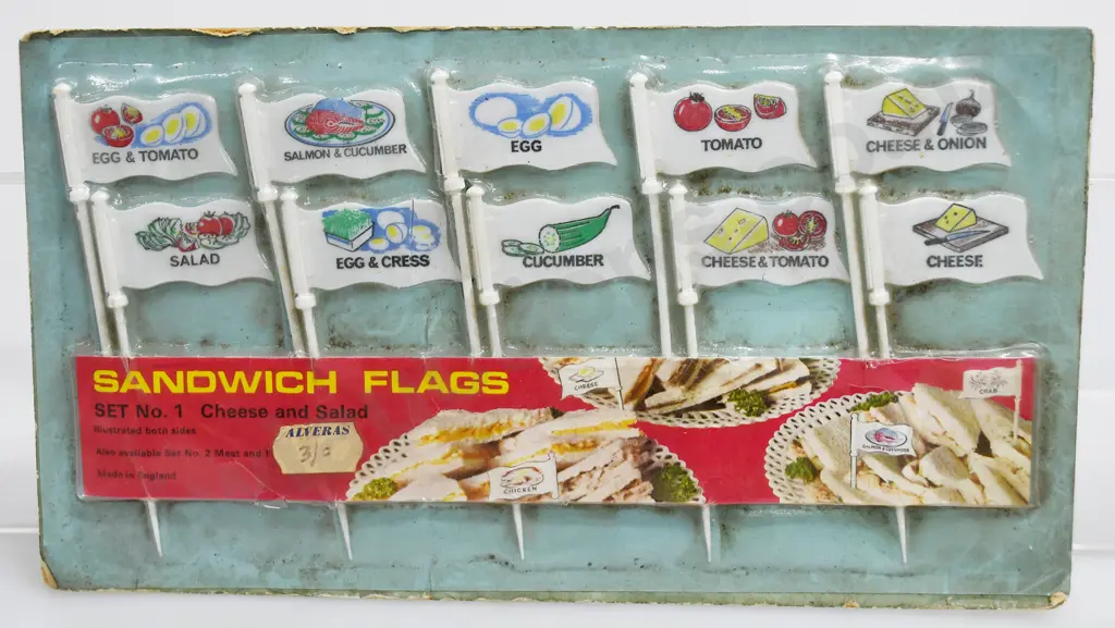 VINTAGE SANDWHICH FLAGS, POROSAN FRUIT PRESERVING SKINS Image 1++