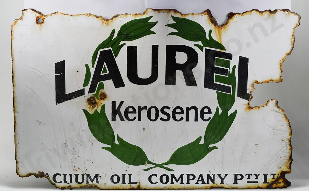 LAUREL KEROSENE ENAMEL SIGN Image 1++