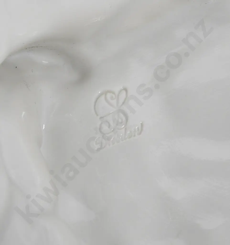 YARDLEY'S OLD ENGLISH LAVENDER FIGURINE Image 1++