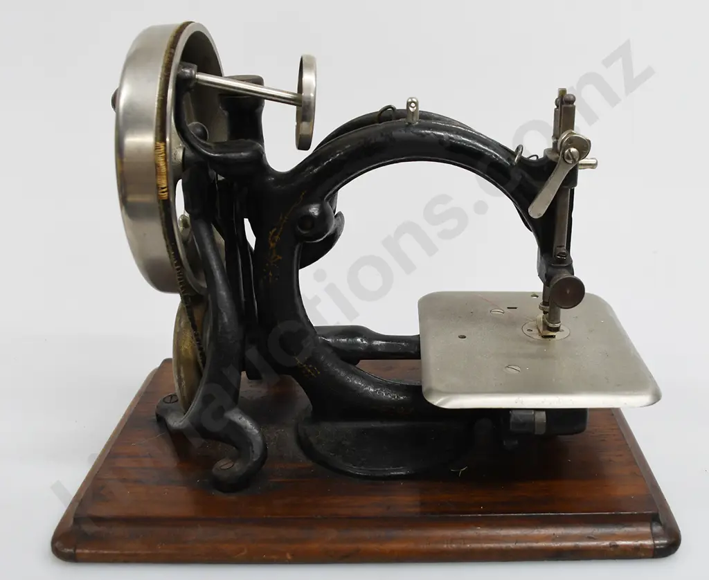 CRANK HANDLE  SEWING MACHINE Image 1++