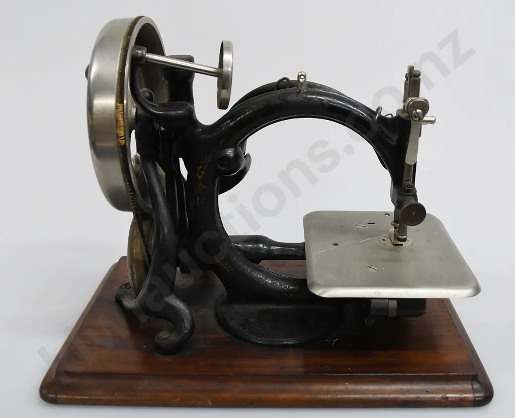 CRANK HANDLE  SEWING MACHINE Image 1++