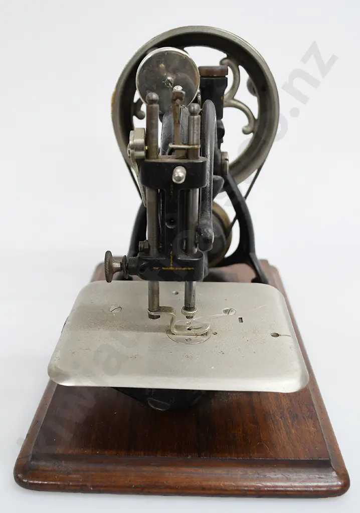 CRANK HANDLE  SEWING MACHINE Image 1++