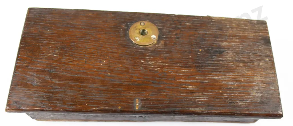 GOLD SCALES IN WOODEN BOX Image 1++