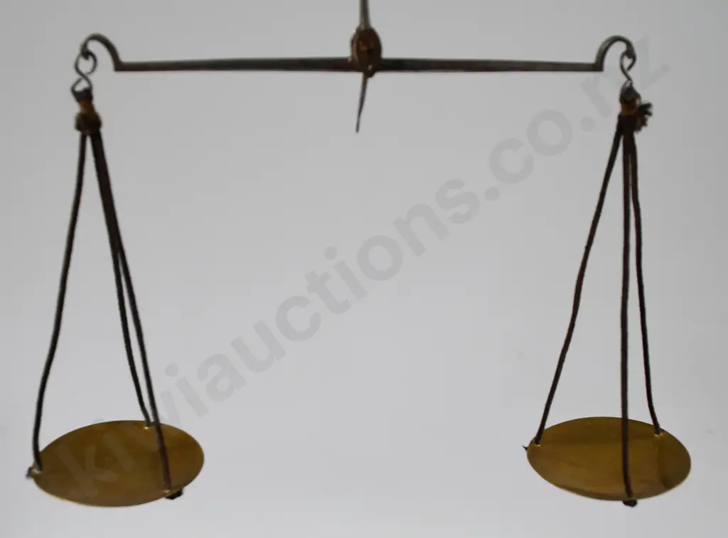 GOLD SCALES IN METAL CASE Image 1++