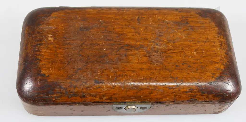 GOLD SCALES IN WOODEN BOX Image 1++