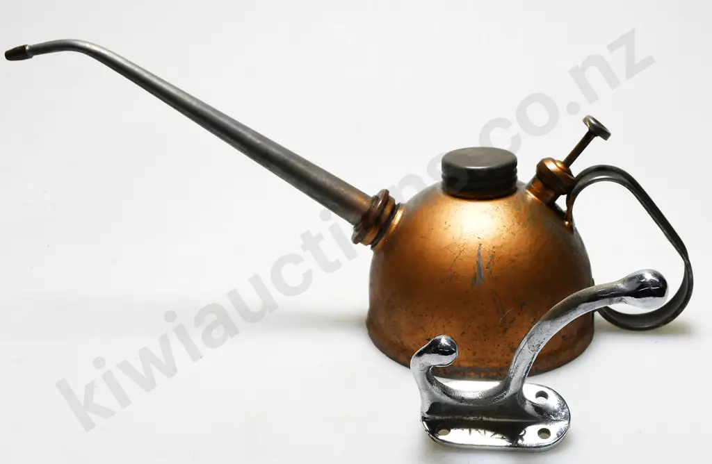 NEW ZEALAND RAILWAYS OIL CAN & COAT HOOK Image 1++