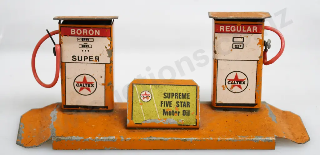 TIN TOY CALTEX PETROL PUMPS Image 1++