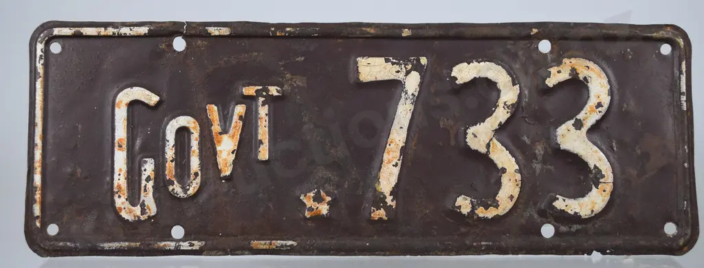NZ GOVERNMENT NUMBER PLATE GOVT-733, 1933-1934 Image 1++