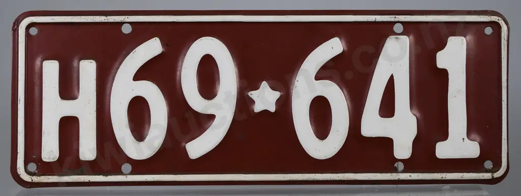 NZ HEAVY VEHICLE NUMBER PLATE, H69-641, 1951-1956 Image 1++