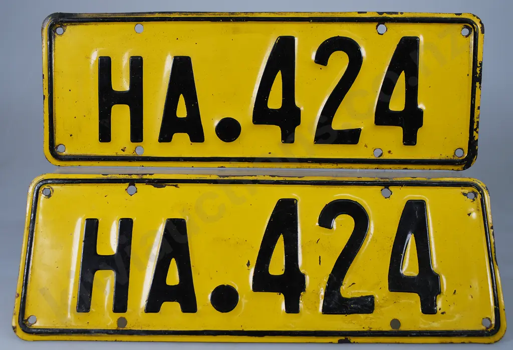 NZ HEAVY VEHICLE NUMBER PLATES, HA-424, 1961-1965 Image 1++
