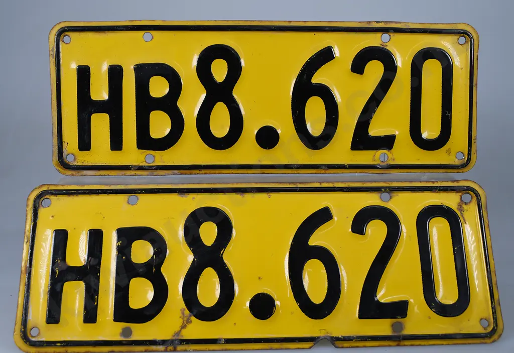 NZ HEAVY VEHICLE NUMBER PLATES, HB8-620, 1961-1965 Image 1++