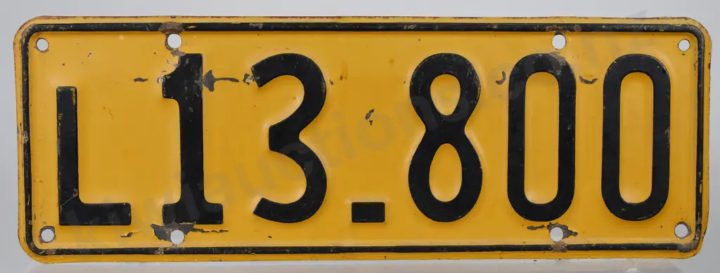 NZ LIGHT VEHICLE NUMBER PLATE, L13-800, 1932-33 Image 1++