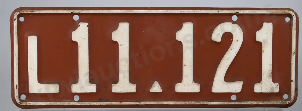 NZ LIGHT VEHICLE NUMBER PLATE, L11-121, 1940-1941 Image 1++