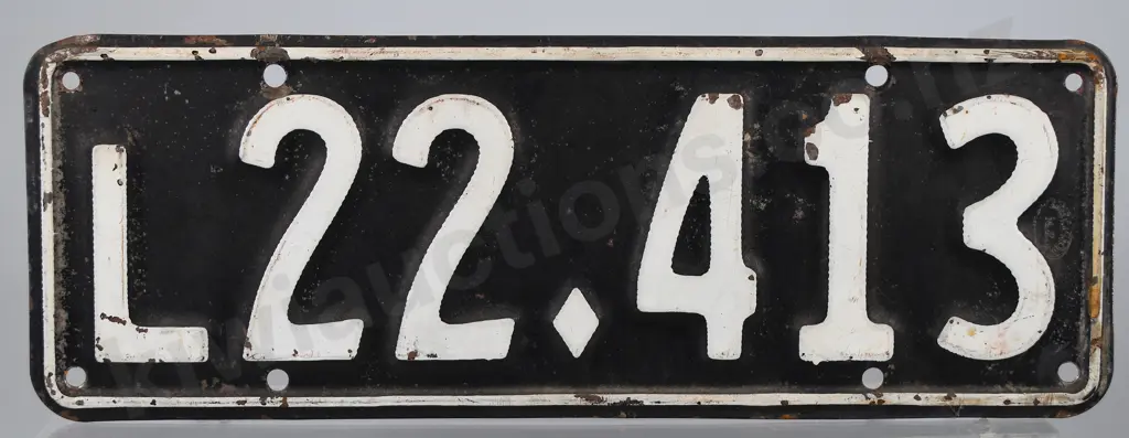 NZ LIGHT VEHICLE NUMBER PLATE, L22-413, 1941-1946 Image 1++
