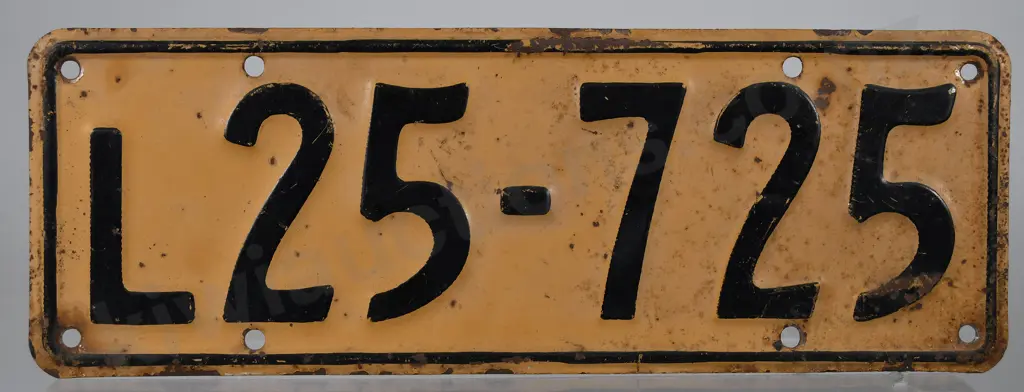 NZ LIGHT VEHICLE NUMBER PLATE, L25-725, 1946-1951 Image 1++