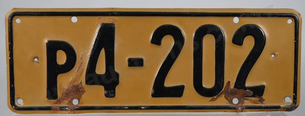 NZ BUS NUMBER PLATE, P4-202, 1946-1951 Image 1++