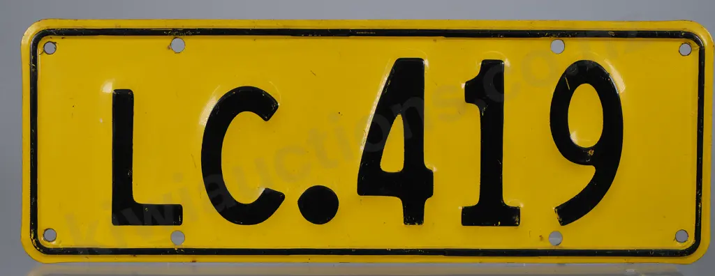 NZ LIGHT VEHICLE NUMBER PLATE LC-419, 1961-1965 Image 1++