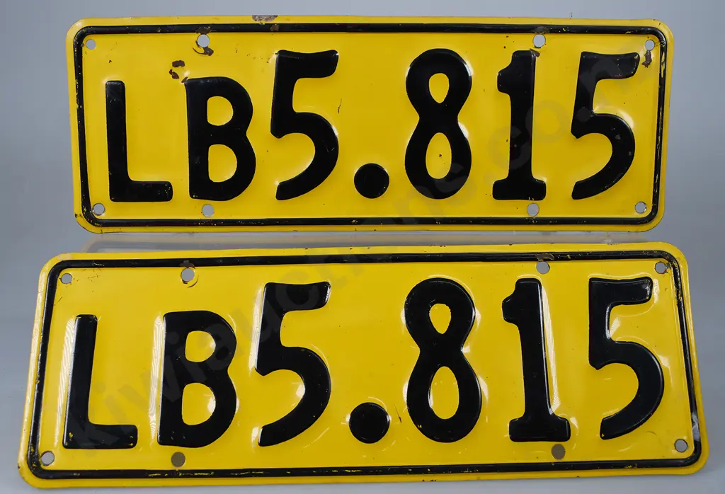NZ LIGHT VEHICLE NUMBER PLATE LB5-815, 1961-1965 Image 1++