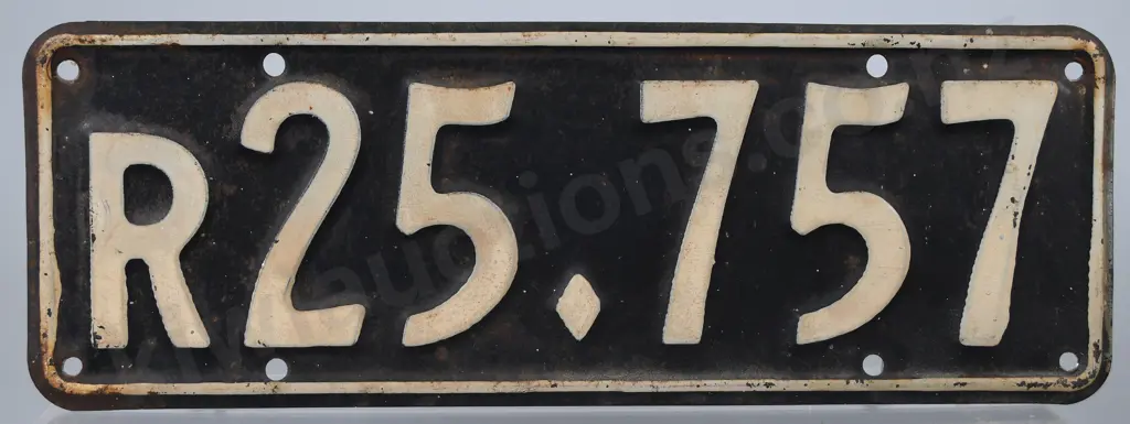 NZ TRAILER NUMBER PLATE R25-757, 1945-1946 Image 1++