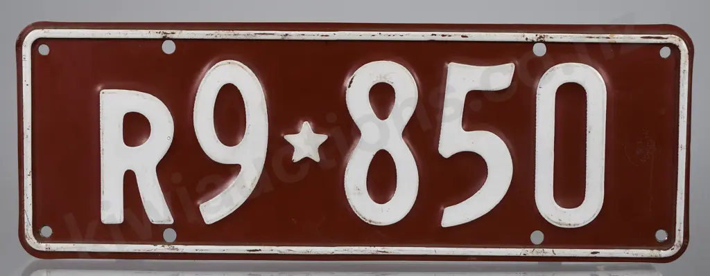 NZ TRAILER NUMBER PLATE R9-850, 1956-1961 Image 1++