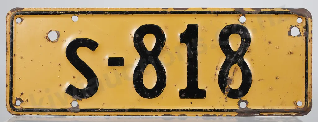 NZ SERVICE VEHICLE NUMBER PLATE S-818, 1946-1951 Image 1++