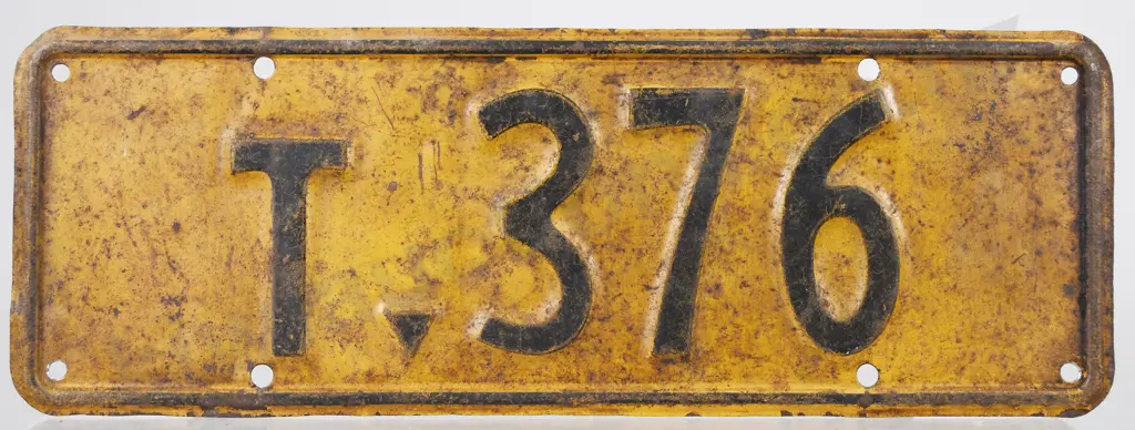 NZ TAXI NUMBER PLATE T-376, 1936-1937 Image 1++