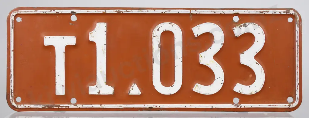 NZ TAXI NUMBER PLATE T1-033, 1940-1941 Image 1++
