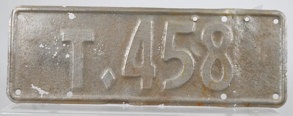 NZ TAXI NUMBER PLATE T-458, 1941-1946 Image 1++