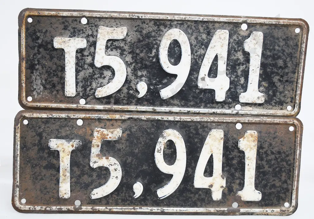 NZ TAXI NUMBER PLATES T5-941, 1951-1956 Image 1++