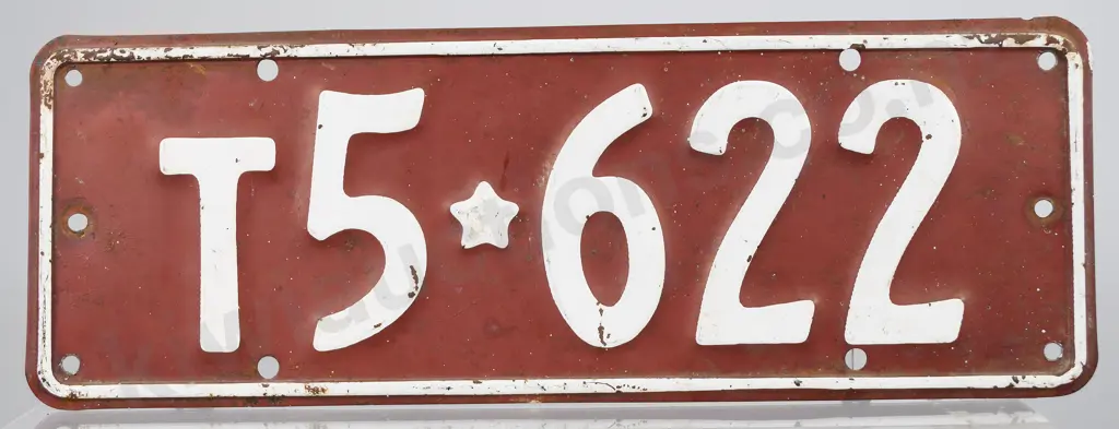 NZ TAXI NUMBER PLATE T5-622, 1956-1961 Image 1++