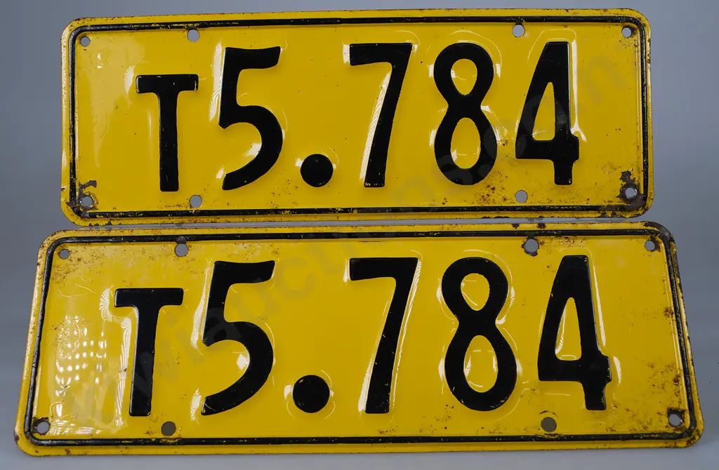NZ TAXI NUMBER PLATES T5-784, 1961-1965 Image 1++