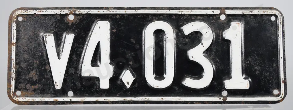 NZ CONTRACT VEHICLE NUMBER PLATE, V4-031, 1941-1946. Image 1++