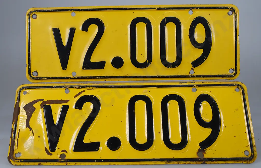 NZ CONTRACT VEHICLE NUMBER PLATES, V2-009, 1961-1965 Image 1++