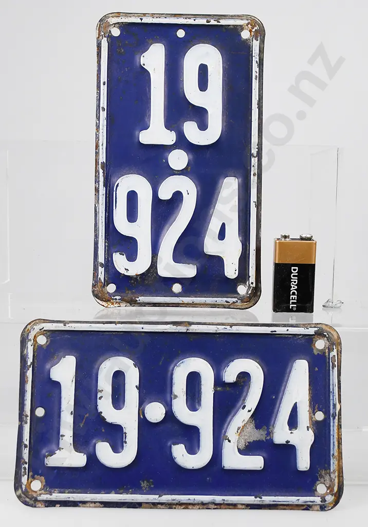NZ MOTORCYCLE NUMBER PLATES, 19-924, 1929-1930 Image 1++