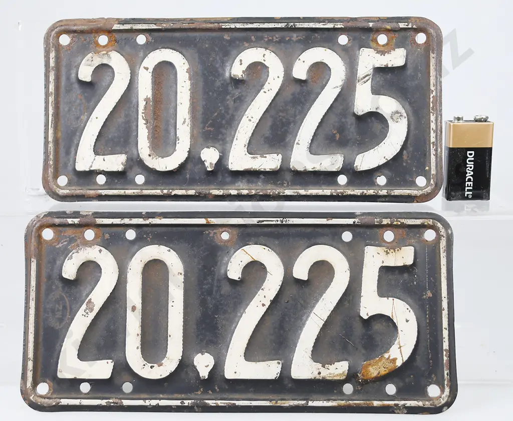 NZ MOTORCYCLE NUMBER PLATES, 20-225, 1937-1938 Image 1++