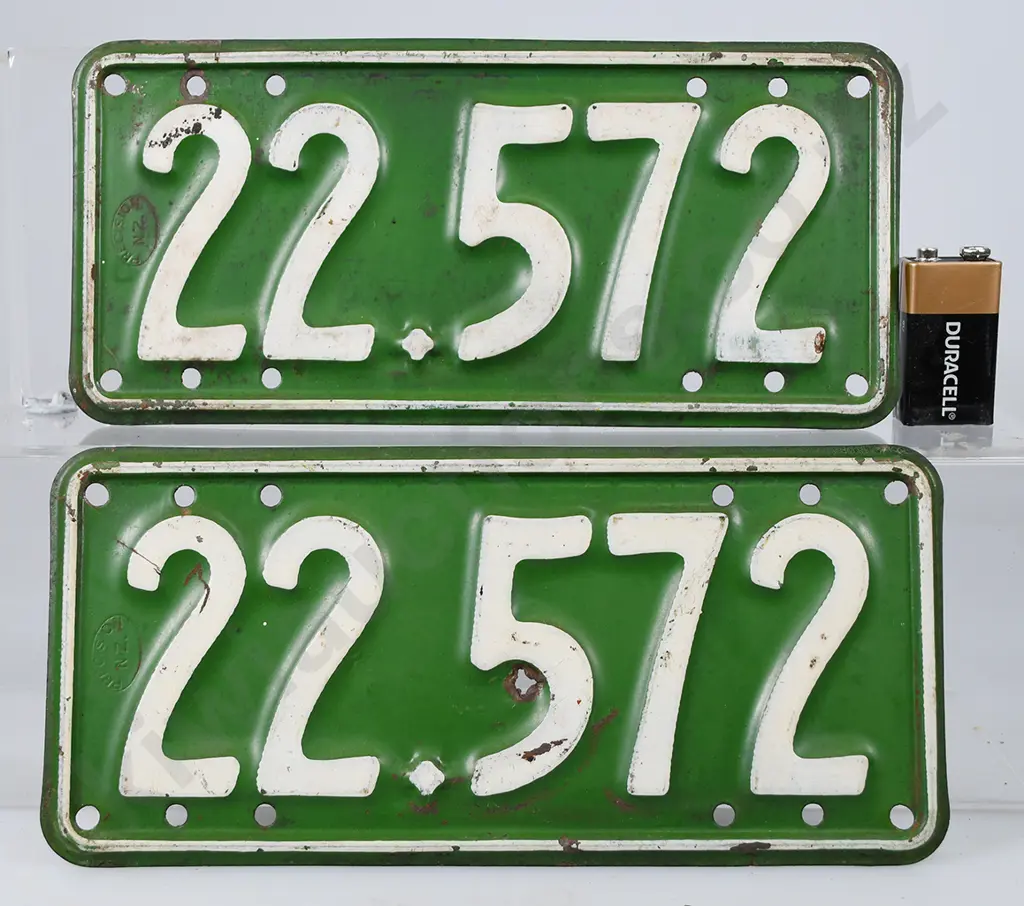 NZ MOTORCYCLE NUMBER PLATES, 22-572, 1938-1939 Image 1++