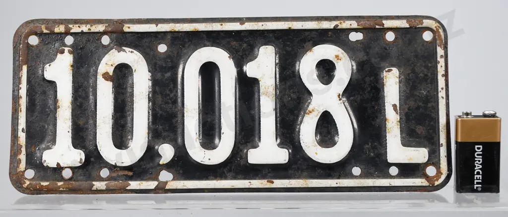 NZ MOTORCYCLE LEARNER NUMBER PLATE, 10-018L, 1951-1956 Image 1++