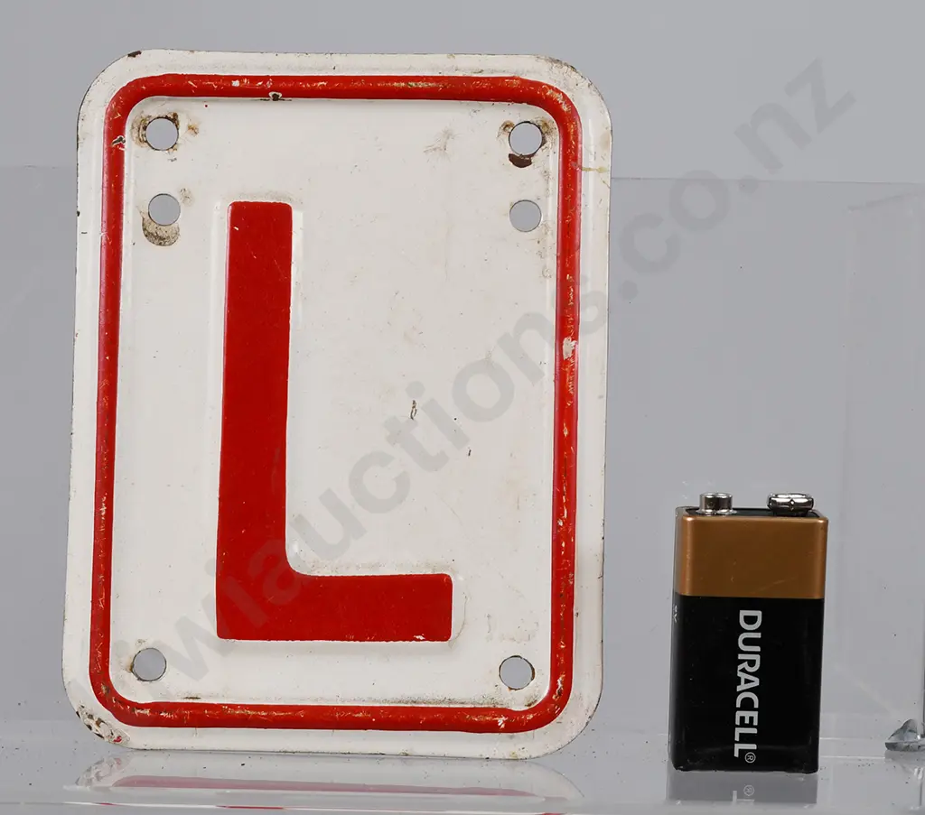 NZ MOTORCYCLE LEARNER NUMBER PLATE, L, 1951-1956 Image 1++