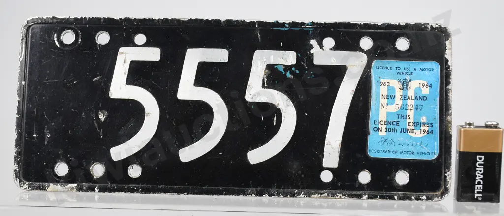 NZ MOTORCYCLE PC NUMBER PLATE, 5577, 1963-1964 Image 1++