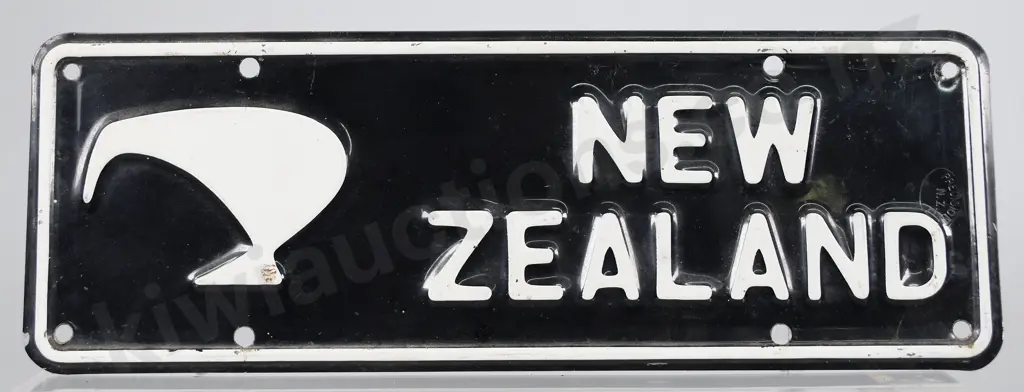 NEW ZEALAND SOUVENIR BOOSTER PLATE, KIWI Image 1++