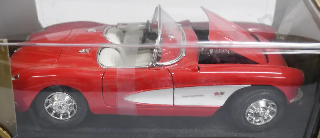 CHEVROLET CORVETTE (1957) 1:18 DIE CAST BOXED MODEL CAR Image 1++